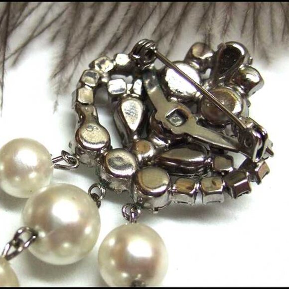 1950s Hattie Carnegie Chandelier Crystal Orb Vintage Crown Pearl Brooch - Picture 8 of 8